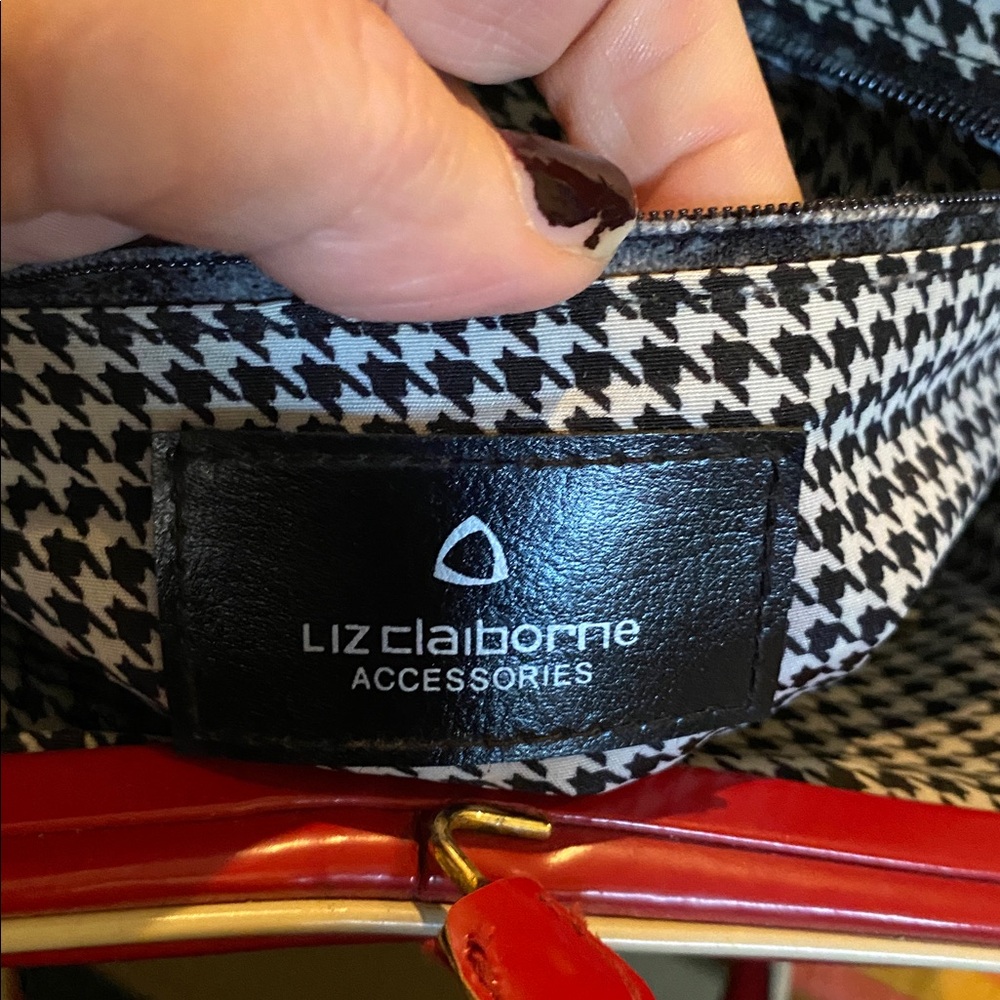 Vintage Liz Claiborne Red and Cream Piped Bowling Style Bag - Picture 10 of 16